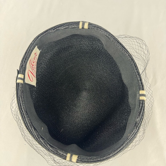 Vintage Valerie Modes Black with Mesh Veil - Picture 6 of 7